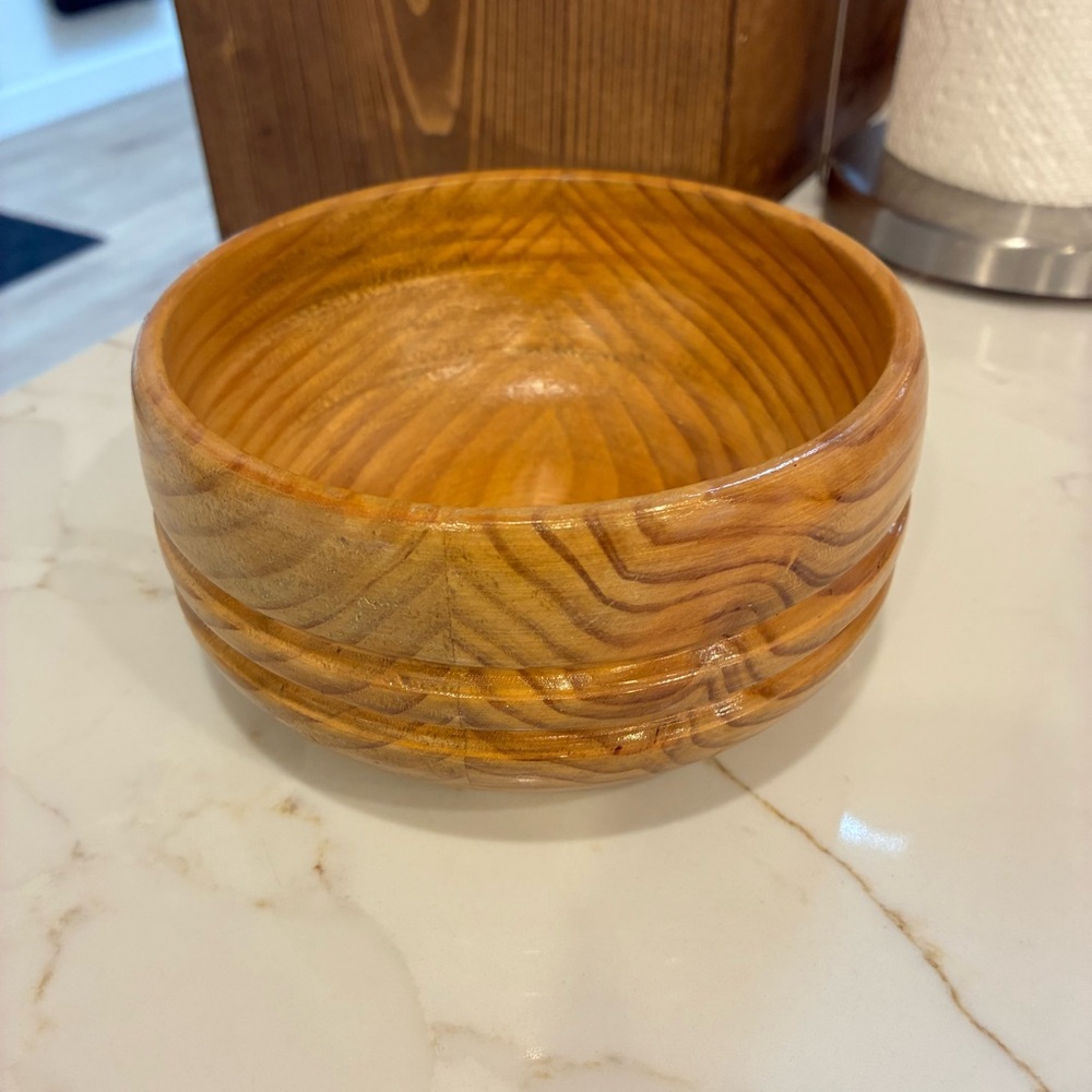 Vintage Small wooden bowl. 6 inches diameter and 3 inches tall. Retro - Picture 2 of 6